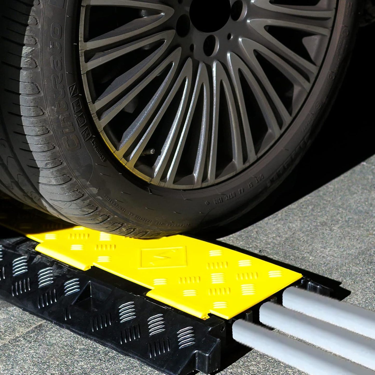 CXRCY Cable Ramp 2 Pack of 3 Channel PVC Rubber Cable Protector, 44000lbs Capacity Heavy Duty Speed Bumps Hose Cord Protector Ramps for Wire Hose Pipe Hider Driveway Outdoor